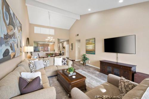 *Palm Valley CC, 38635 Dahlia Way in Palm Desert, USA