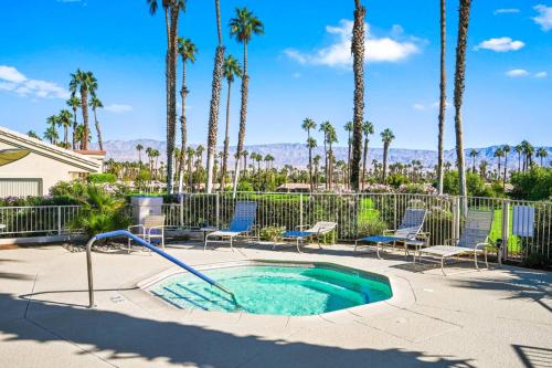 *Palm Valley CC, 38635 Dahlia Way in Palm Desert, USA