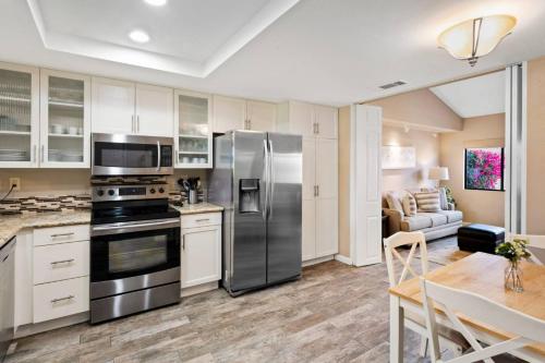 *Palm Valley CC, 38635 Dahlia Way in Palm Desert, USA