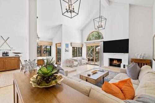 El Paseo Village, 73462 Shadow Mountain Dr in Palm Desert, USA