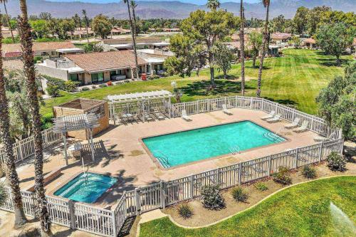 *Palm Desert Resort CC, 77365 Sawgrass Circle in Palm Desert, USA
