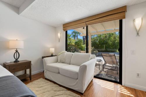 Home - 77305 Indiana Ave, Palm Desert in Palm Desert, USA