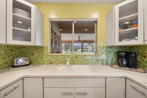 Home - 77305 Indiana Ave, Palm Desert in Palm Desert, USA
