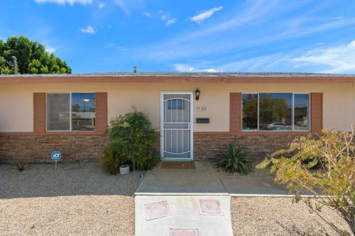 Home - 77305 Indiana Ave, Palm Desert in Palm Desert, USA