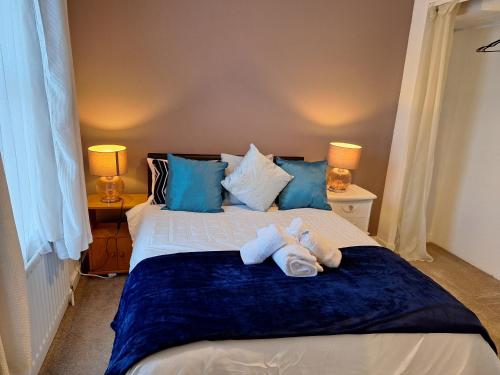 Fantastic 3-bed with free parking & Wi-Fi Located in Chatham Kent in Chatham Central