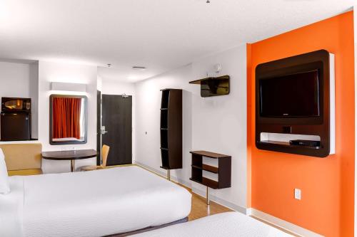 2 queen beds