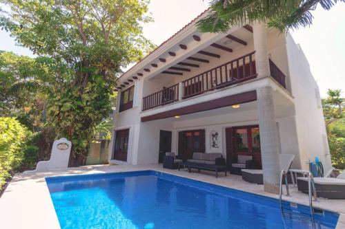 Escape to Casa Iguana Luxurious 4 Bedroom in Playa del Carmen, Mexico