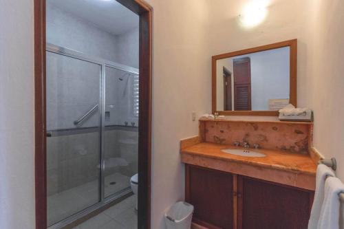 Escape to Casa Iguana Luxurious 2 Bedroom in Playa del Carmen, Mexico