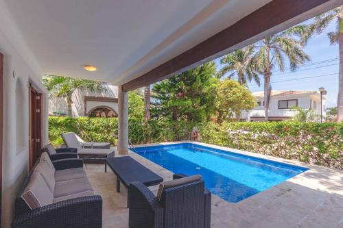 Escape to Casa Iguana Luxurious 2 Bedroom in Playa del Carmen, Mexico