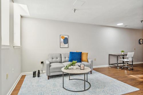 Cozy And Spacious 2 Bedroom Apt in Louisville, USA