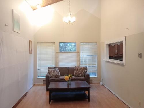 End of Season Sale- Cheap Rooms in Surrey- Hurry Last 3 Days in Surrey, Canada