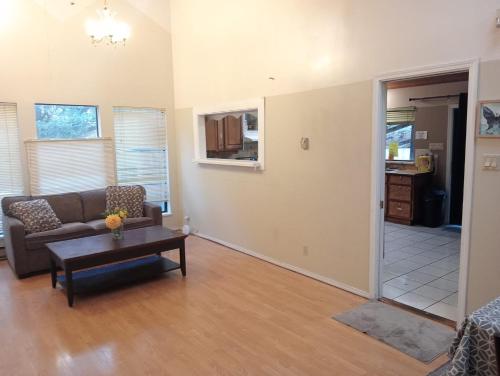 End of Season Sale- Cheap Rooms in Surrey- Hurry Last 3 Days in Surrey, Canada