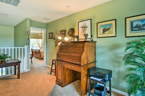 Luxe Terra Verde Villa with Theater 6 Mi to Disney! - image 9