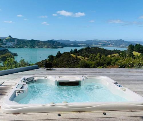 KAURI HILL ESTATE Luxe Mountain Retreat in Vangaroa