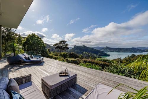 KAURI HILL ESTATE Luxe Mountain Retreat in Vangaroa