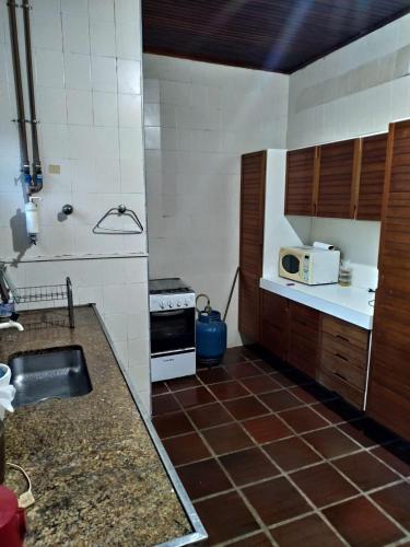 Casa Guarujá (Casa Guaruja) in Enseada