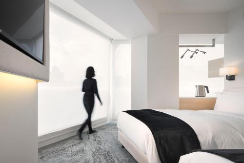 Standard Twin Room image 10