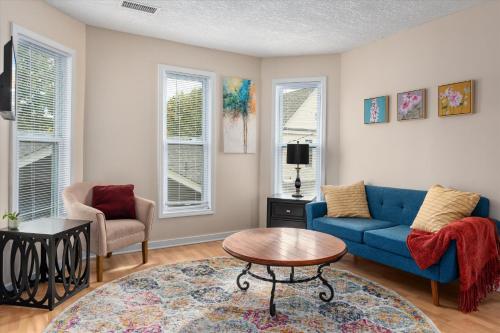 2BR Apartment with Private Office Near Downtown - Dahlia, Minneapolis