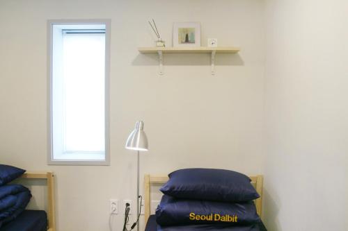 Standard Twin Room with Private Bathroom image 7