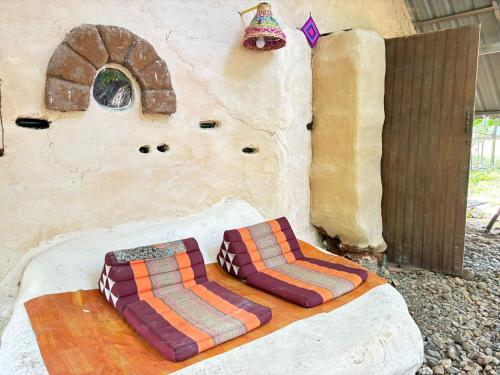 Doendin Mudbrick hostel in Thung Yao