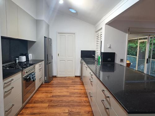 Peaceful Room in Modern Baulkham Hills Home - BH3