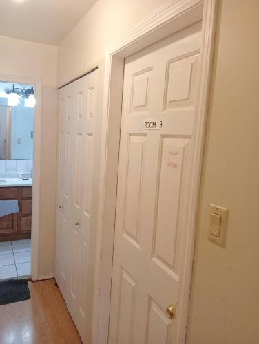 Budget Room in Surrey- Year End Sale- Heavy Price Cut in Surrey, Canada