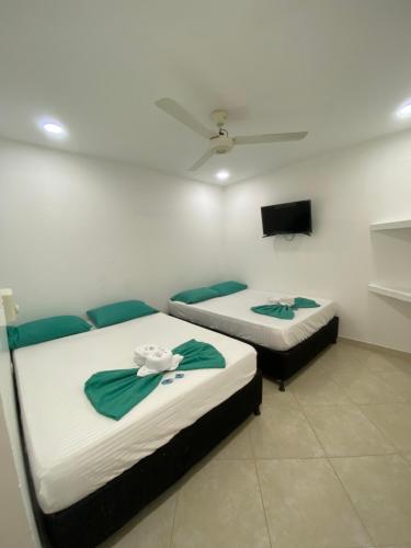 2 double beds