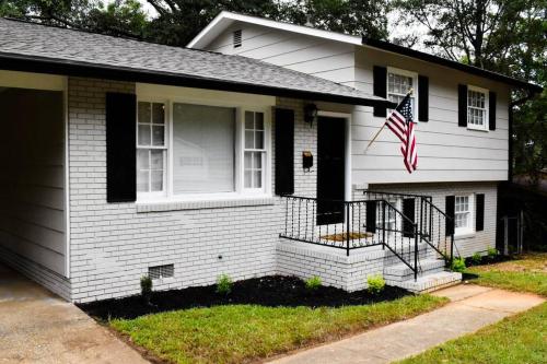 NEW! Cozy 4-Bed Family Friendly Home in Columbus