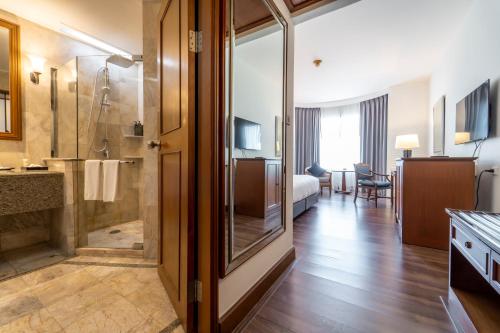 room detail thumbnail 2