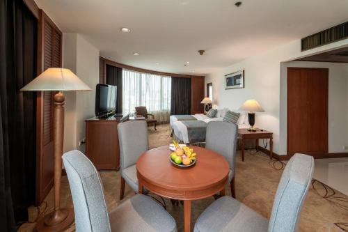 room detail thumbnail 1