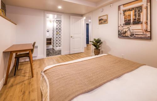 North House - Majestic 3-Bedroom Designer Apartment - image 5