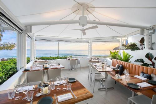 Ресторант, South Pacific Resort Noosa in Съншайн Коуст