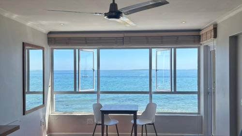 Mouilie point 1 bedroom with sea views and pool