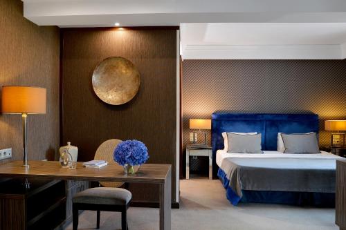 Executive Suite image 10