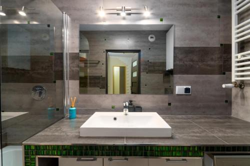 Feels Like Home Premium Apartment by BookingHost, Breslau (Foto 8)
