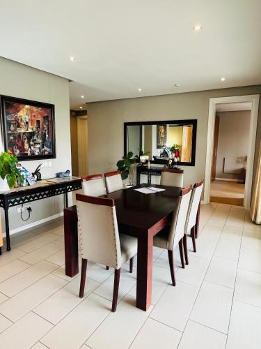 Luxurious Secure V&A Waterfront Apt