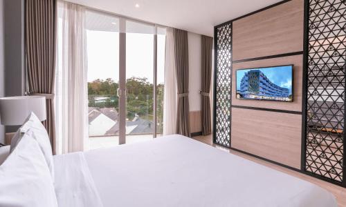 room detail thumbnail 2