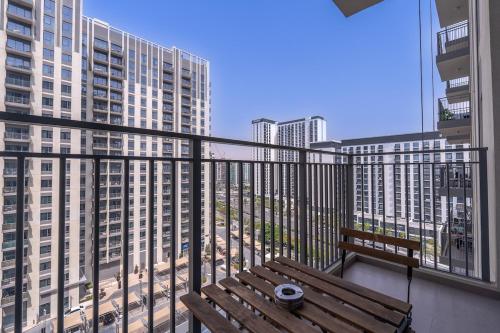 Free housekeeping visits during your stay - StayShort - Chic 1BR Flat Stunning Views in Dubai Hills, Dubai (Foto 6)