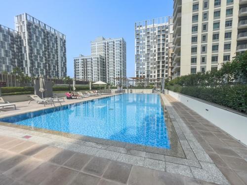 Free housekeeping visits during your stay - StayShort - Chic 1BR Flat Stunning Views in Dubai Hills, Dubai (Foto 7)
