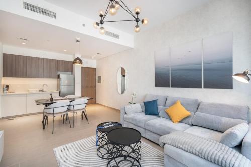 Free housekeeping visits during your stay - StayShort - Chic 1BR Flat Stunning Views in Dubai Hills, Dubai (Foto 10)