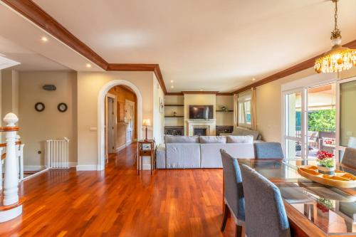Benalmádena Coast Villa – Benalmadena, SC