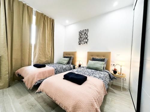 Madrid Private Rooms - Ferrer Room Type - Twin Room with Shared Bathroom