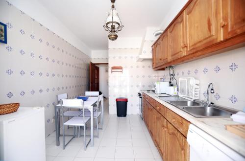 Travellers Guesthouse 4