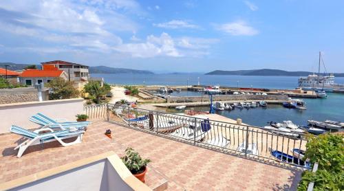 Apartment Marija - beautiful sea view - image 12