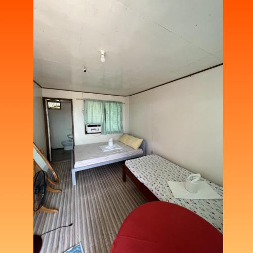 1 double bed, 1 twin bed