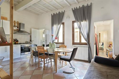 Firenze Central Room For Rent