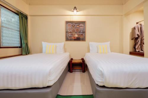 2 futon beds