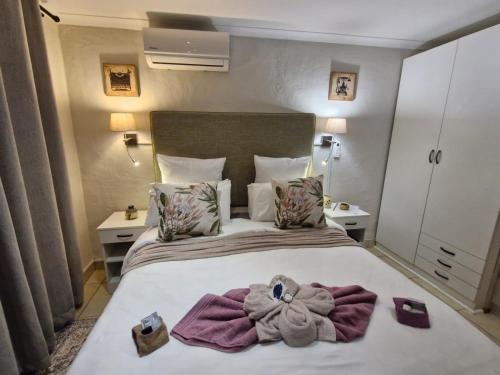 Studio Apartment with Sea View image 7