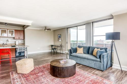CozySuites 800 Tower 1BR with gym 21 in Louisville, USA