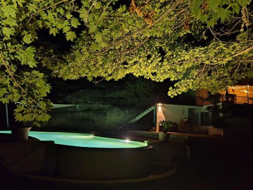 Úszómedence, Romantic-Louveteaux-en-Provence**** in Saint-Pierre (Provence-Alpes-Cote d'Azur)